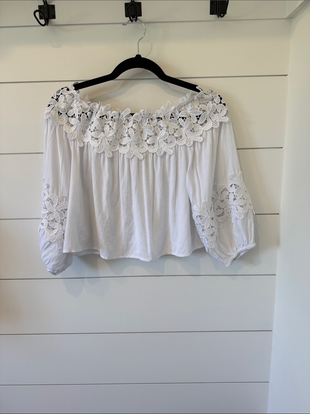 Gianni Bini White Off-Shoulder Crochet Peasant crop Blouse XS